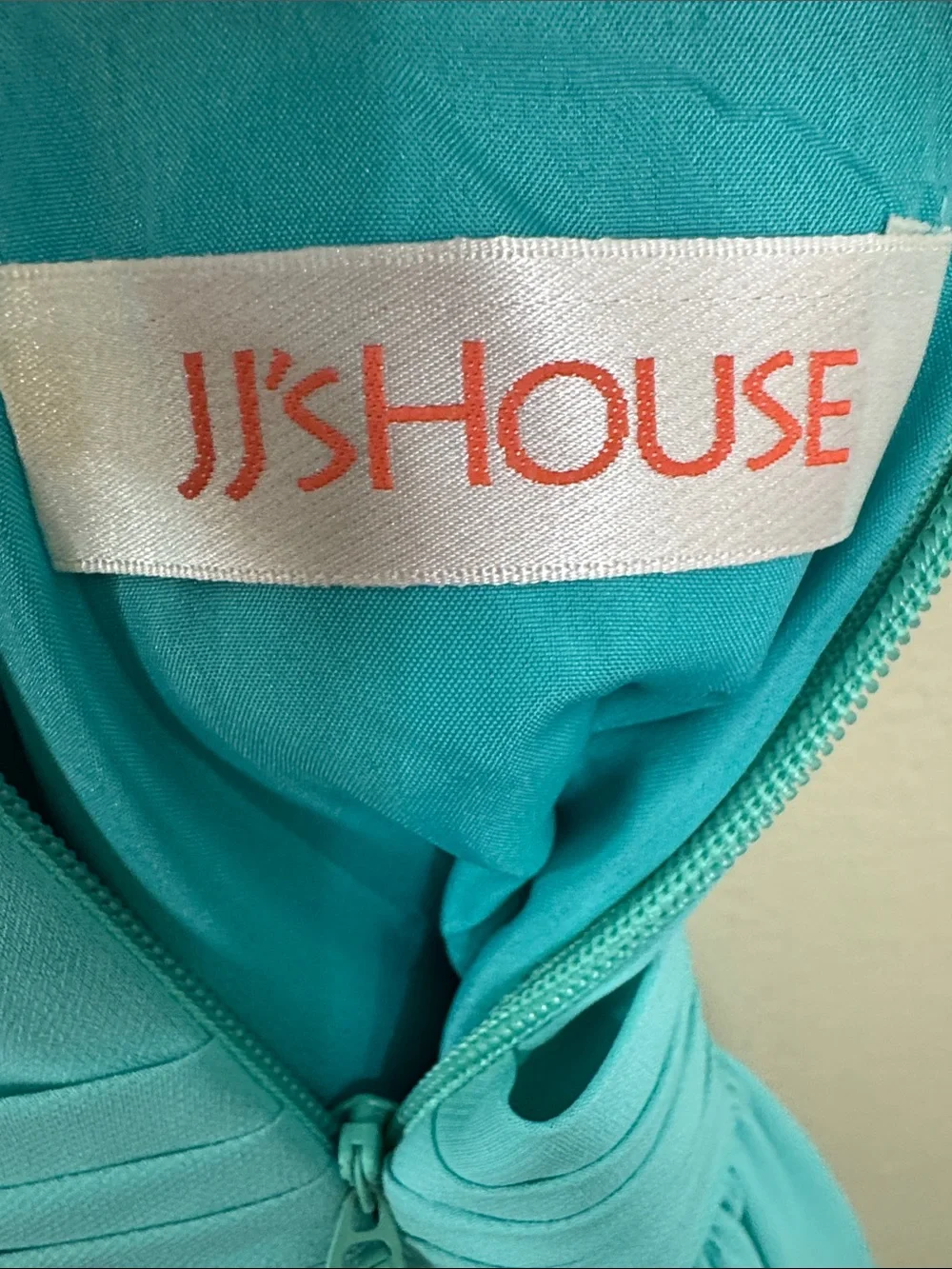 JJs House halter neckline